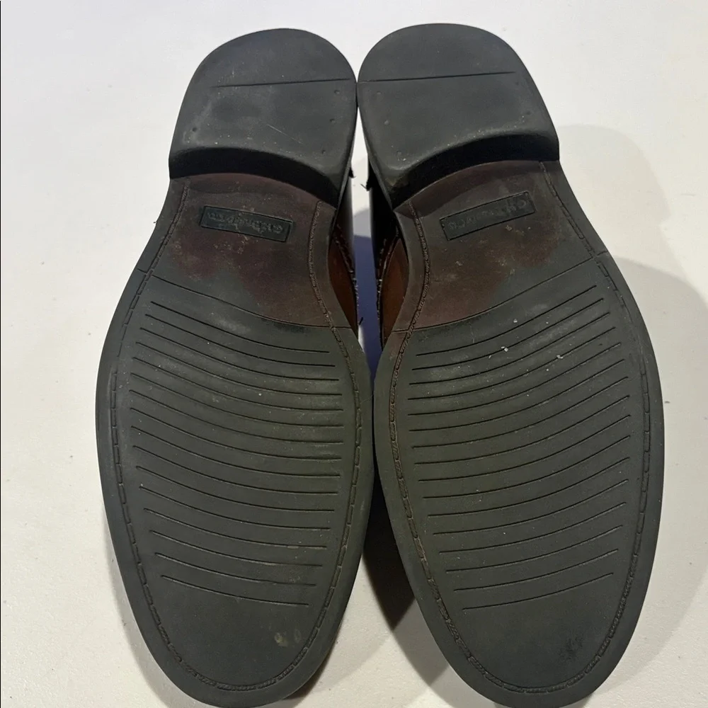 G.H. Bass Men's Leather Slip On Loafers.  Dress shoes. Size 11. Brown.